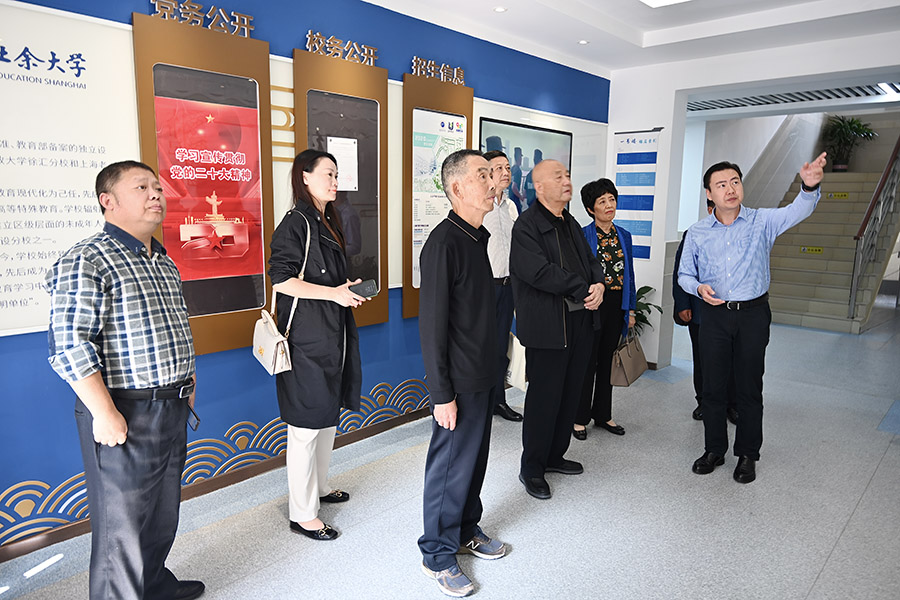 邢波介绍学校发展历程.jpg